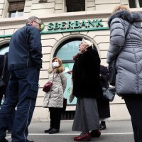 Redovi Zagrepčana ispred Sberbanke