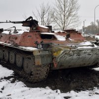 Uništeno rusko vojno vozilo na cesti u Blizini Harkiva