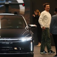 Orlando Bloom se počastio novim automobilom