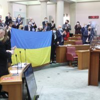 Veleposlanik Ukrajine u Saboru pozdravljen velikim pljeskom i zastavom Ukrajine