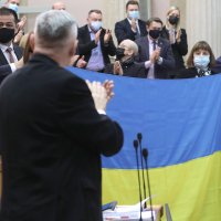 Veleposlanik Ukrajine u Saboru pozdravljen velikim pljeskom i zastavom Ukrajine