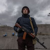 Ukrajinski vojnici na kontrolnoj točki na prilazu Kijevu