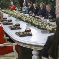 Vladimir Putin u posjetu stjuardesama tvrtke Aeroflot