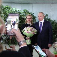 Vladimir Putin u posjetu stjuardesama tvrtke Aeroflot