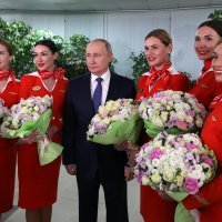 Vladimir Putin u posjetu stjuardesama tvrtke Aeroflot