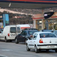 Gužve na benzinskim postajama zbog sutrašnjeg rasta cijena goriva