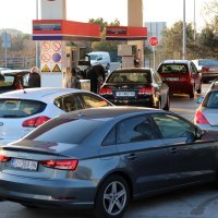 Gužve na benzinskim postajama zbog sutrašnjeg rasta cijena goriva