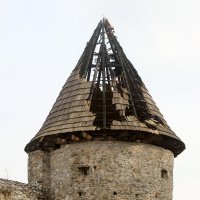 Izgorjelo krovište dvorca iz 14. stoljeća kod Karlovca