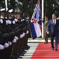 Milanović uručio bodeže umirovljenim časnicima