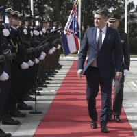 Milanović uručio bodeže umirovljenim časnicima