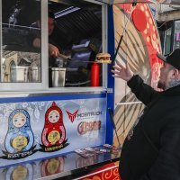Moskva, street food pokraj zatvorenog McDonald'sa