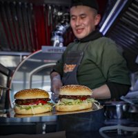 Moskva, street food pokraj zatvorenog McDonald'sa