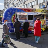 Moskva, street food pokraj zatvorenog McDonald'sa
