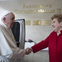 Papa u bolnici s ukrajinskom djecom