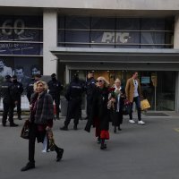 Grupa od oko 40 članova organizacije "Dostojni Srbije" upala je u prostorije RTS-a