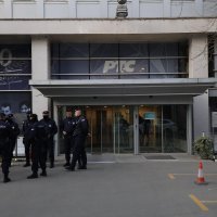 Grupa od oko 40 članova organizacije "Dostojni Srbije" upala je u prostorije RTS-a