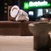 WC školjke ispred zgrade gradske uprave Biograda