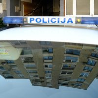 Policijski očevid u zgradi na Vrbanima gdje je pronađeno tijelo žene