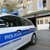 Policijski očevid u zgradi na Vrbanima gdje je pronađeno tijelo žene