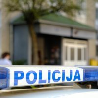 Policijski očevid u zgradi na Vrbanima gdje je pronađeno tijelo žene