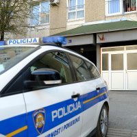 Policijski očevid u zgradi na Vrbanima gdje je pronađeno tijelo žene