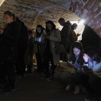 Stanovnici Lavova za vrijeme zračne uzbune skrivaju se u podrumima