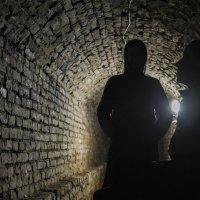 Stanovnici Lavova za vrijeme zračne uzbune skrivaju se u podrumima