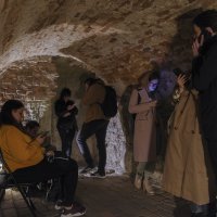 Stanovnici Lavova za vrijeme zračne uzbune skrivaju se u podrumima