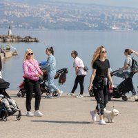 Gradani i turisti uživaju u iznadprosjecnim temperaturama u Opatiji