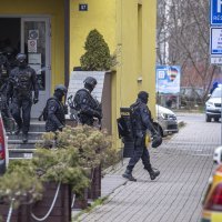 Policija u školi u Pragu u kojoj je mačetom ubijen profesor