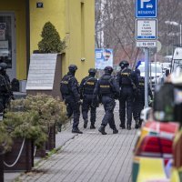 Policija u školi u Pragu u kojoj je mačetom ubijen profesor