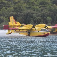 Hrvatski kanader CL-415 u akciji