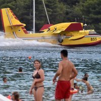 Hrvatski kanader CL-415 u akciji