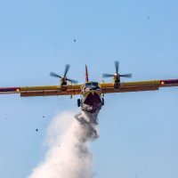 Hrvatski kanader CL-415 u akciji