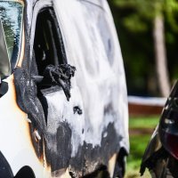 U Utrini izgorjeli automobili