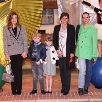 Blizanci Gabriella i Jacques s princezom Stephanie