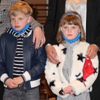 Blizanci Gabriella i Jacques s princezom Stephanie