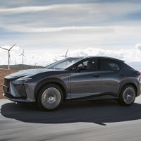 Lexus predstavio RZ 450e