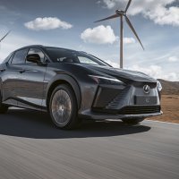 Lexus predstavio RZ 450e