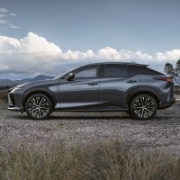 Lexus predstavio RZ 450e