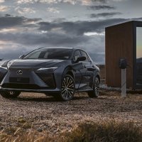 Lexus predstavio RZ 450e