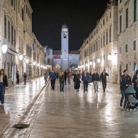 Građani na Stradunu nakon što se osjetio jak potres