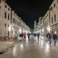 Građani na Stradunu nakon što se osjetio jak potres