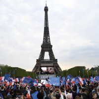 Atmosfera ispred Eiffelovog tornja