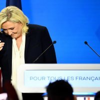 Marine Le Pen priznala poraz