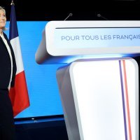 Marine Le Pen priznala poraz