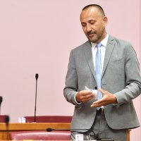 Zekanović u Sabor došao s vrećicom bijelog praha