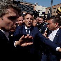 Emmanuel Macron na tržnici u Cergyu