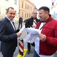 Predstavnici Koordinacije SSSH dijelili su letke zastupnicima Skupštine Grada Zagreba