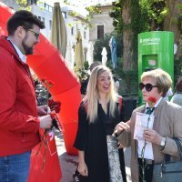 Peđa Grbin i SDP-ovci u Puli dijelili karanfile povodom Praznika rada